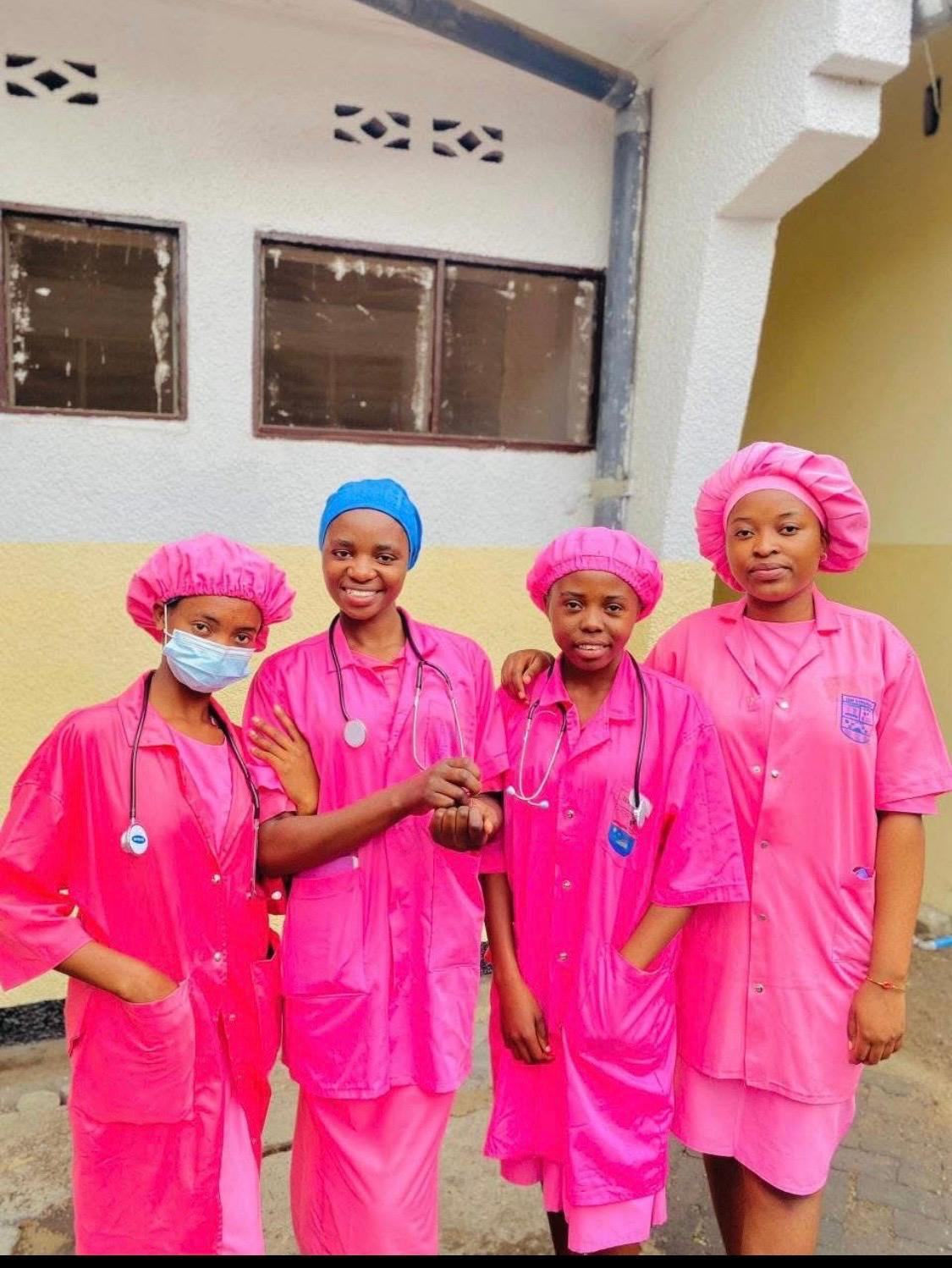 Accoucheuse de la Reforme/ sage femme du niveau secondaire